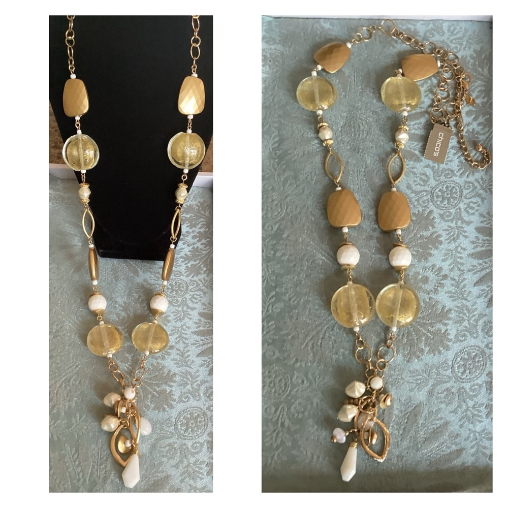 🚨 NWT Chico’s Elegant Gold and white Necklace